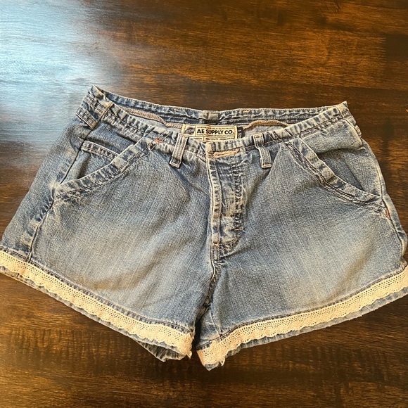 Vintage American Eagle Women’s Denim Shorts, Size 2 - Picture 2 of 5